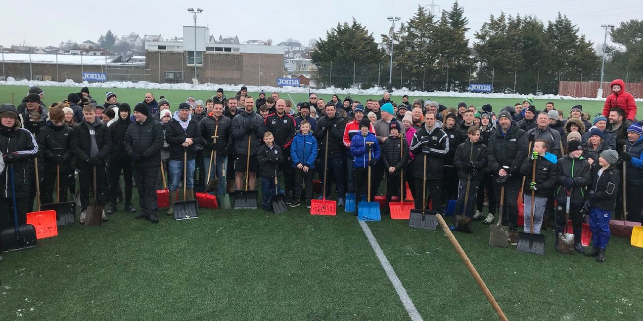 Allan McManus praises community spirit as parents help clear academy of snow