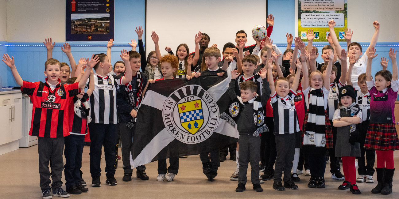 Tony Watt and Thierry Small visit Williamsburgh Primary School pupils 