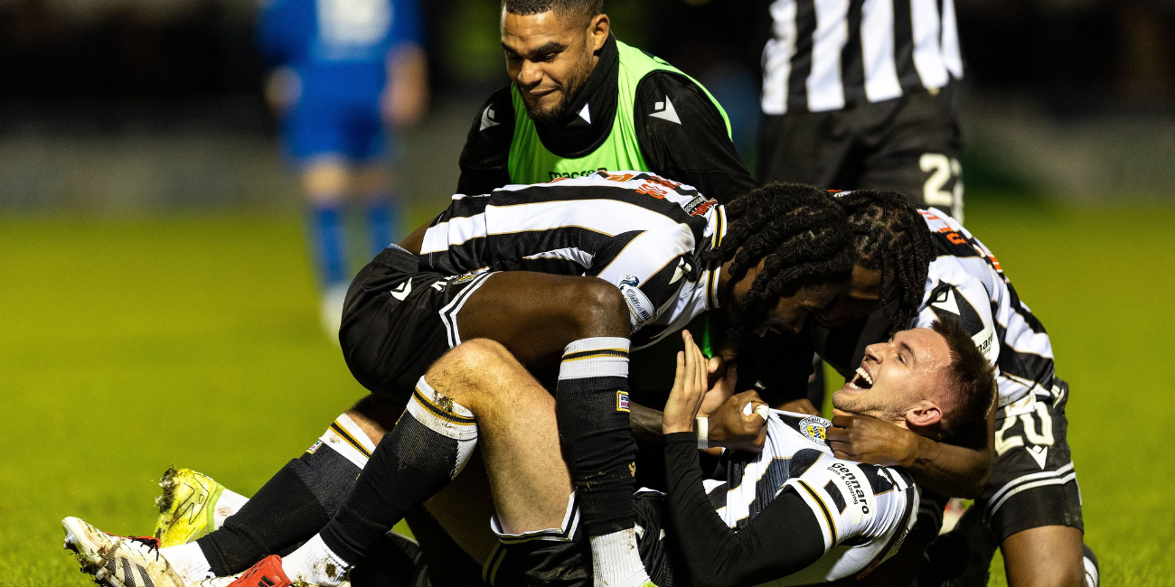 Late Christmas delight as St Mirren defeat Rangers in the William Hill Premiership