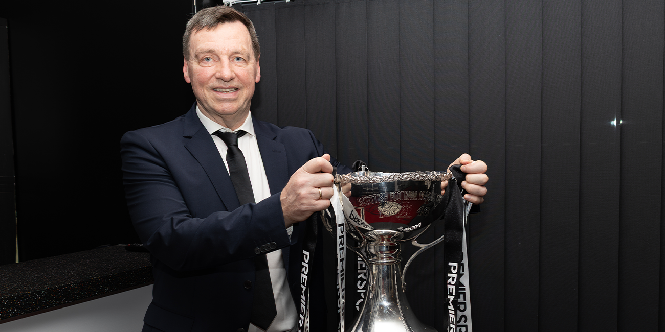 Gunni Torfason with the league cup trophy