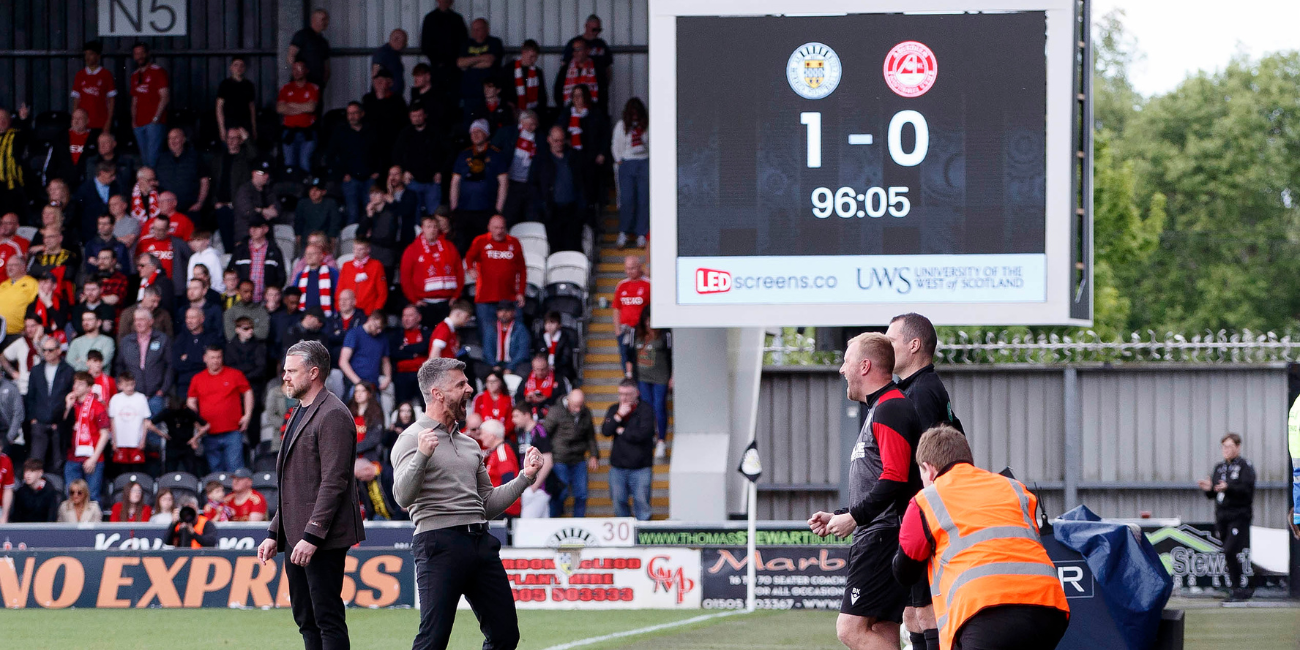 Stephen Robinson celebrates win over Aberdeen