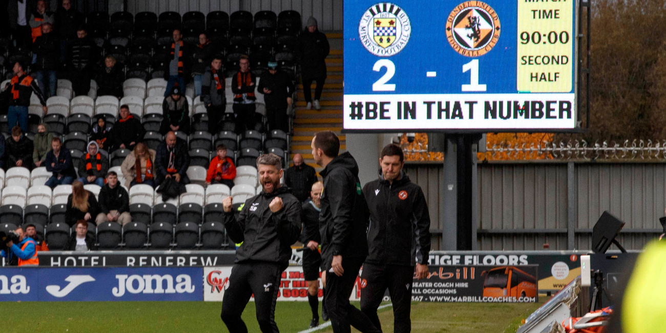 Stephen Robinson celebrates win against Dundee United in October 2022