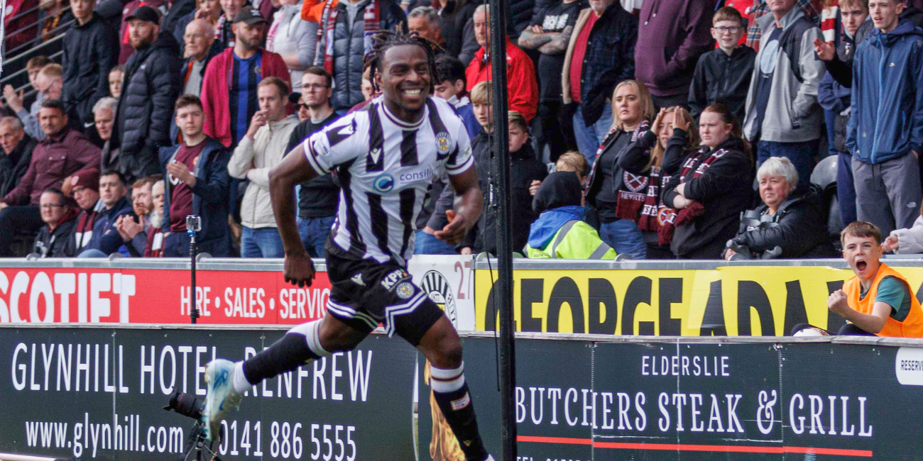 Toyosi Olusanya celebrates winner against Hearts